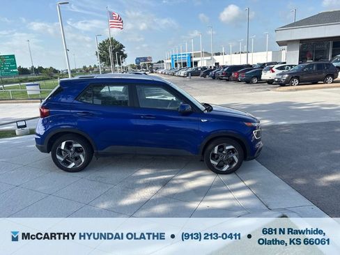 Used 2023 Hyundai Venue Limited FWD image 6