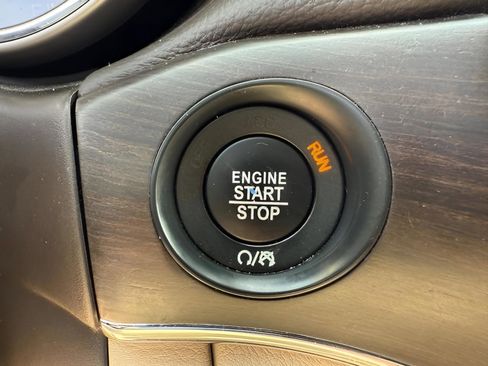 Used 2017 Jeep Grand Cherokee Overland w/ Jeep Active Safety Group image 22