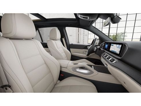 Used 2025 Mercedes-Benz GLE 350 4MATIC image 4