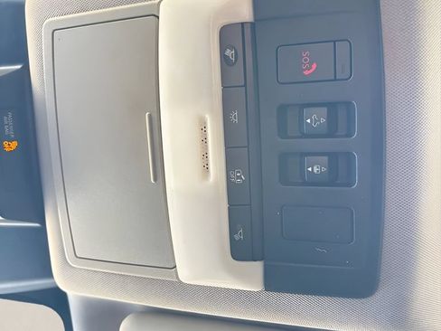 Used 2022 Nissan Rogue SV w/ SV Premium Package FWD image 33