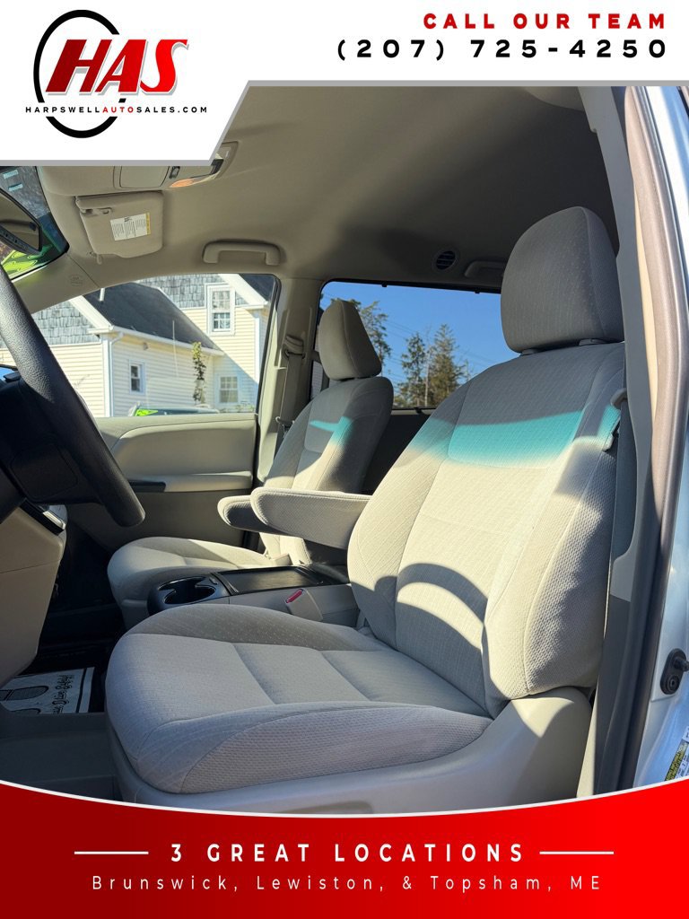 Used 2017 Toyota Sienna LE AWD/4WD image 28
