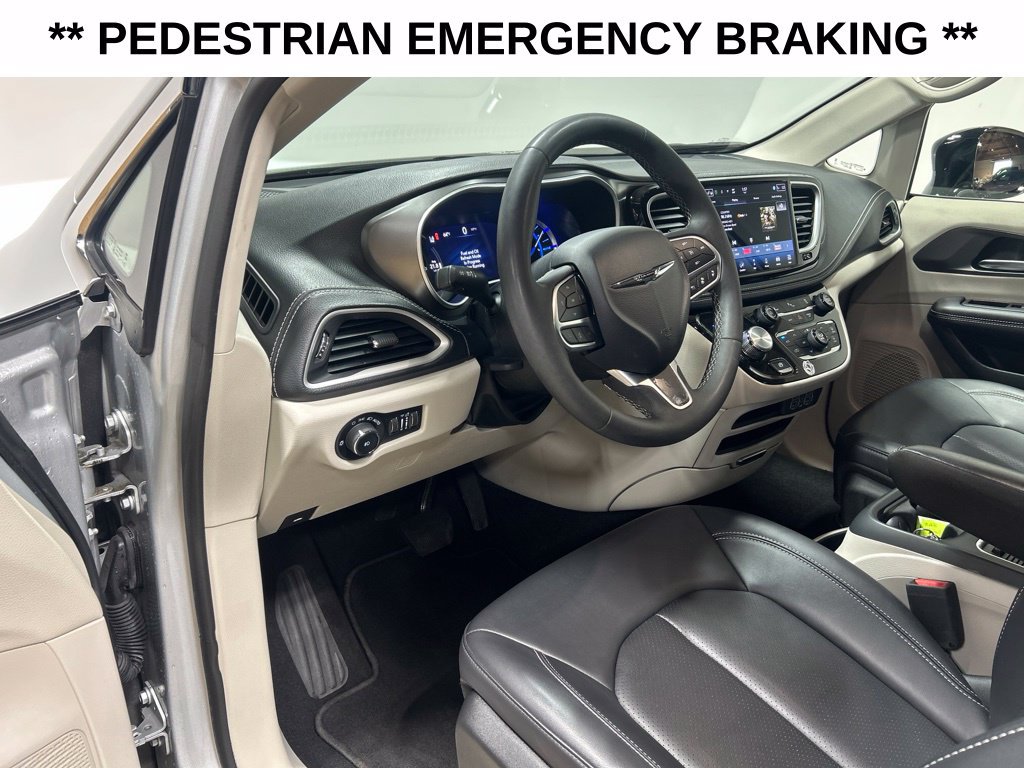 Used 2024 Chrysler Pacifica Limited FWD image 6