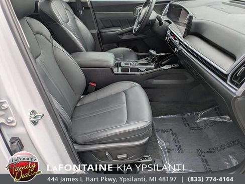 Certified 2025 Kia Sorento SX FWD image 32
