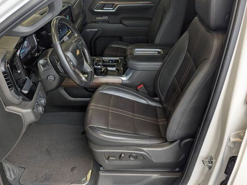 Used 2022 Chevrolet Silverado 1500 High Country w/ Z71 Off-Road Package image 4