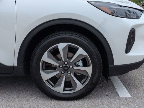 Certified 2025 Ford Escape Platinum w/ Class II Trailer Tow Package AWD/4WD image 11
