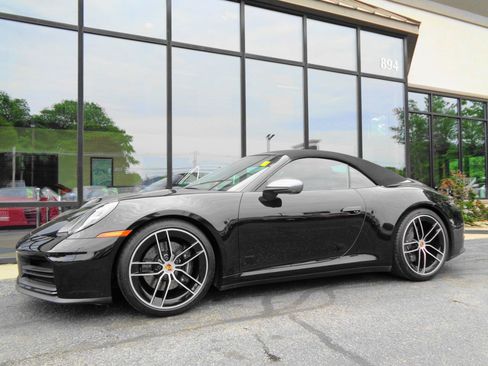 Used 2026 Porsche 911 Carrera T RWD image 9