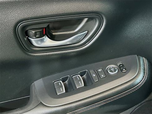 Used 2025 Honda HR-V Sport image 15