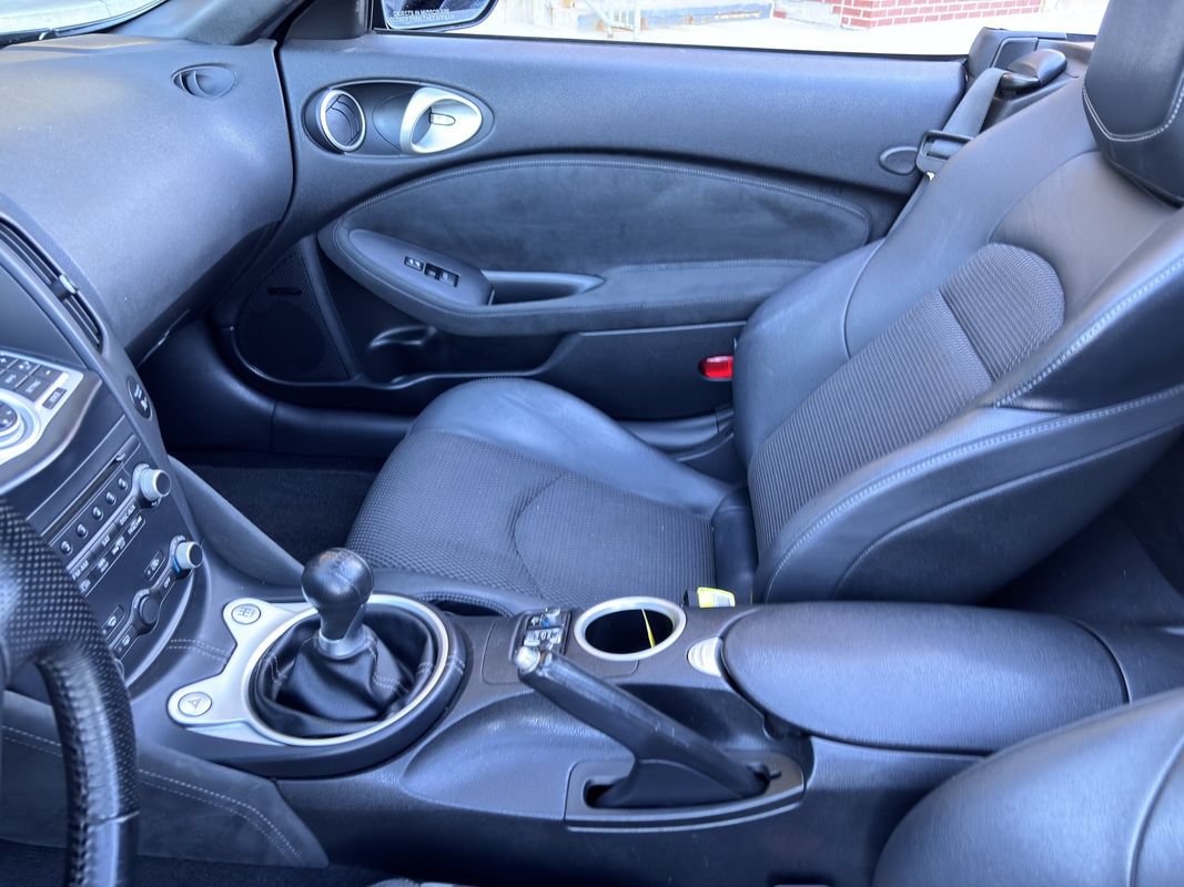Used 2011 Nissan 370Z Touring w/ Sport Pkg RWD image 33