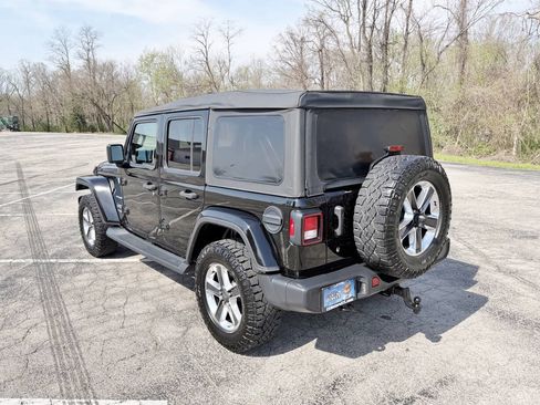 Used 2018 Jeep Wrangler Unlimited Sahara AWD/4WD image 7