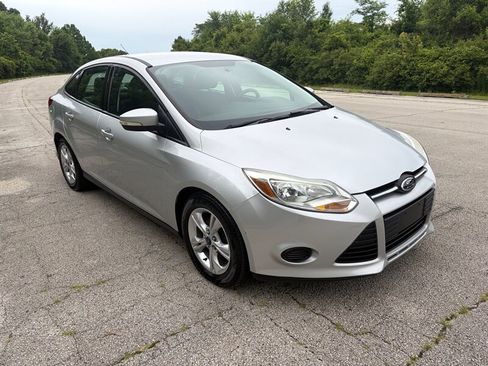 Used 2014 Ford Focus SE w/ SE Winter Package FWD image 8