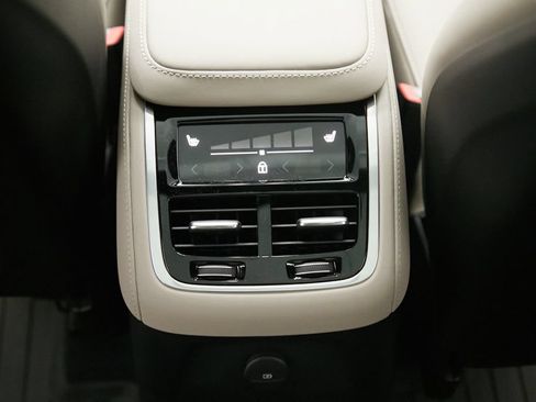New 2026 Volvo XC90 T8 Plus w/ Protection Package Premier AWD/4WD image 21