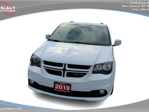 Used 2019 Dodge Grand Caravan GT FWD image 2