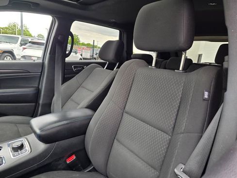 Used 2018 Jeep Grand Cherokee Laredo AWD/4WD image 6