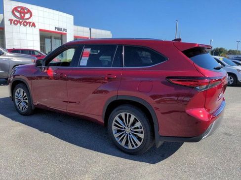 Used 2022 Toyota Highlander Platinum AWD/4WD image 6