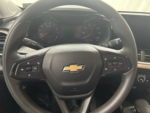 Used 2024 Chevrolet Trax LS w/ LS Convenience Package FWD image 18