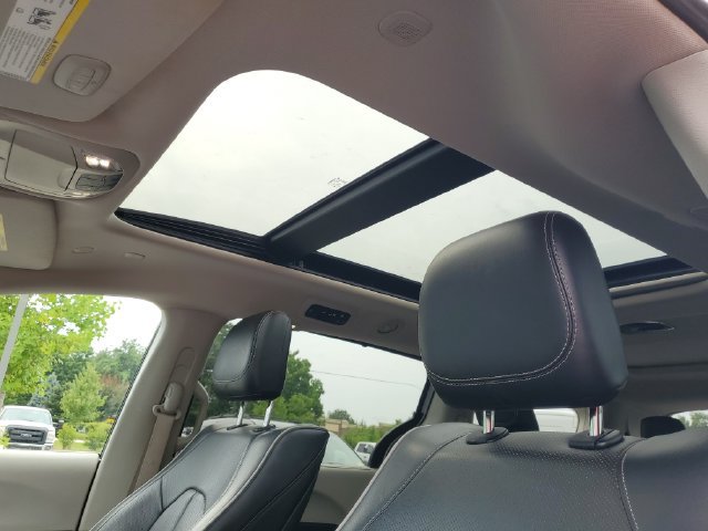 Used 2021 Chrysler Pacifica Limited w/ Uconnect Theater Family Group FWD image 16