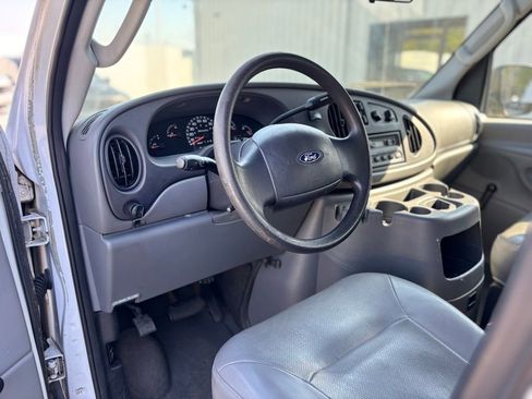 Used 2003 Ford E-350 and Econoline 350 XL RWD image 9