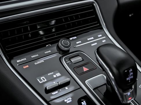 Used 2018 Porsche Panamera 4S image 37