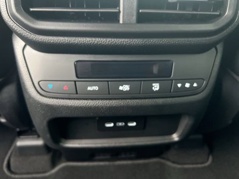 Certified 2025 Honda Pilot Touring image 24