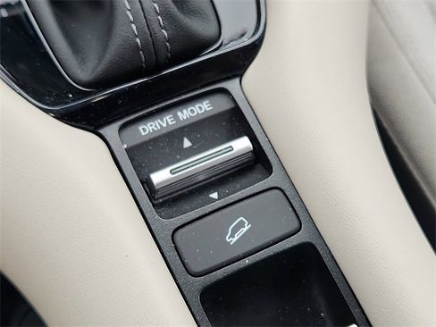 Used 2025 Honda HR-V LX image 14