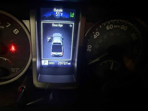 Certified 2022 Toyota Tacoma TRD Off-Road image 36