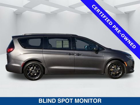 Used 2020 Chrysler Pacifica Limited w/ Advanced Safetytec Group image 3