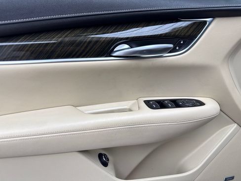 Used 2019 Cadillac XT5 FWD image 34