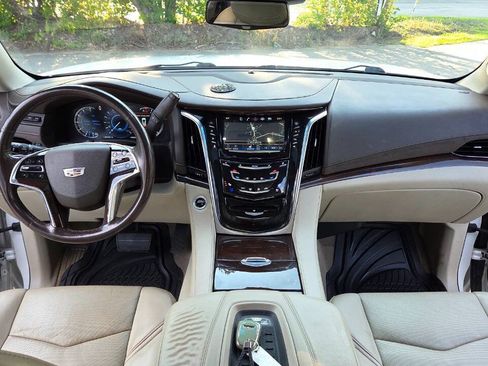 Used 2017 Cadillac Escalade Luxury AWD/4WD image 44