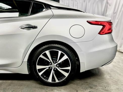 Used 2018 Nissan Maxima Platinum image 11