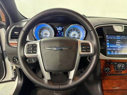 Used 2013 Chrysler 300 w/ Driver Convenience Group RWD image 16