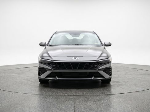 Used 2025 Hyundai Elantra SEL FWD image 2