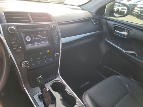 Used 2017 Toyota Camry SE image 18
