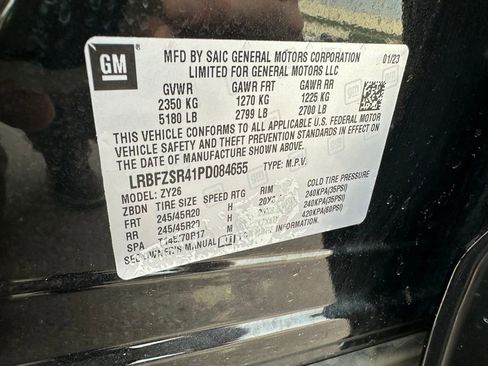 Used 2023 Buick Envision Avenir AWD/4WD image 9