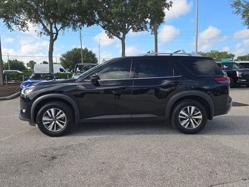 Certified 2023 Nissan Pathfinder SL FWD image 5