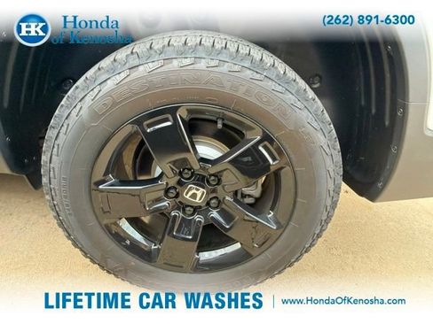 Certified 2025 Honda Ridgeline Black Edition image 3