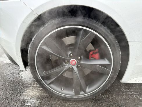 Used 2018 Jaguar F-TYPE R image 27