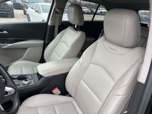 Used 2022 Cadillac XT4 Luxury image 4