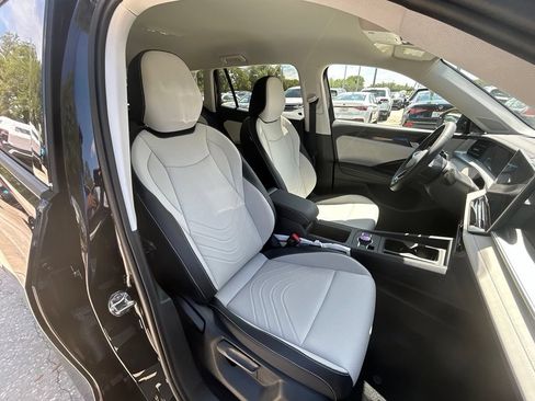 New 2026 Volkswagen Tiguan SE FWD image 31