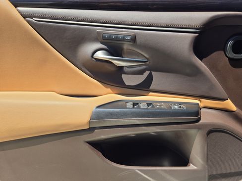 Used 2021 Lexus ES 350 w/ Premium Package FWD image 17