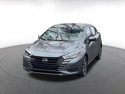 Used 2025 Nissan Versa SV image 4