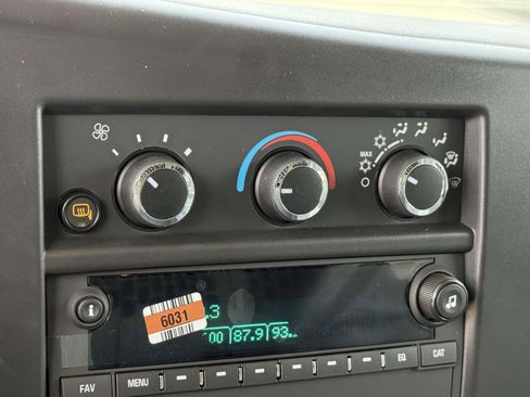 New 2025 Chevrolet Express 3500 Extended image 11