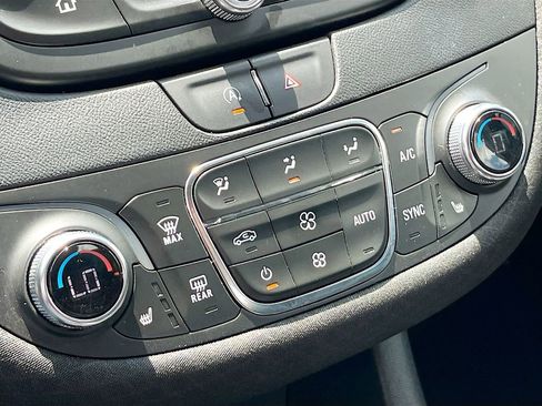 Used 2022 Chevrolet Malibu LT FWD image 16