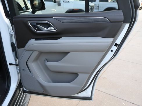 Used 2022 GMC Yukon SLT w/ SLT Luxury Package image 17