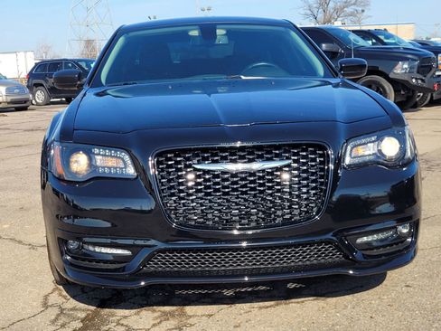 Used 2019 Chrysler 300 Touring w/ Sport Appearance Package RWD image 18