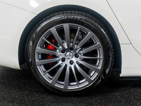 Used 2023 Maserati Ghibli Modena RWD image 9