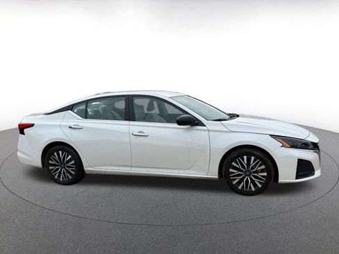 Used 2025 Nissan Altima 2.5 SV image 18