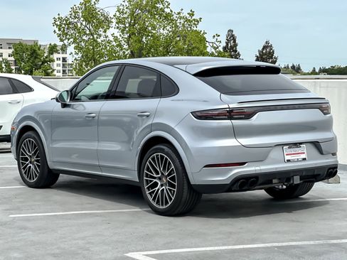Used 2023 Porsche Cayenne Coupe image 3