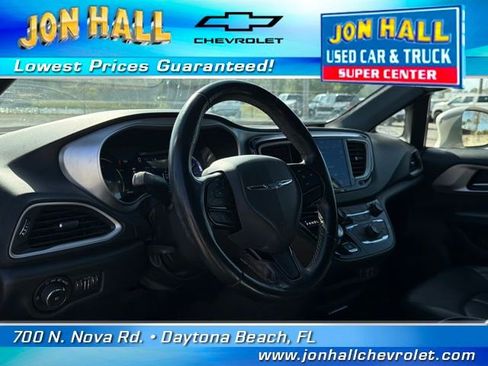 Used 2020 Chrysler Pacifica Touring-L w/ S Appearance Package image 23