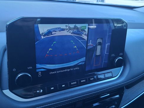 Certified 2023 Nissan Rogue Platinum w/ Platinum Premium Package FWD image 13