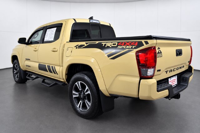 Used 2017 Toyota Tacoma TRD Sport w/ Tow Package (A/T) AWD/4WD image 6